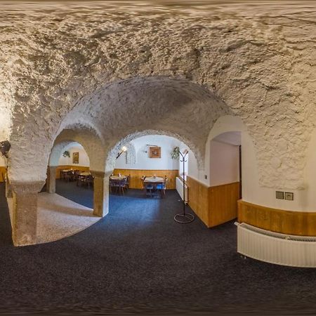 Apartmany-Zamecka Restaurace Jindrichovice Exteriör bild