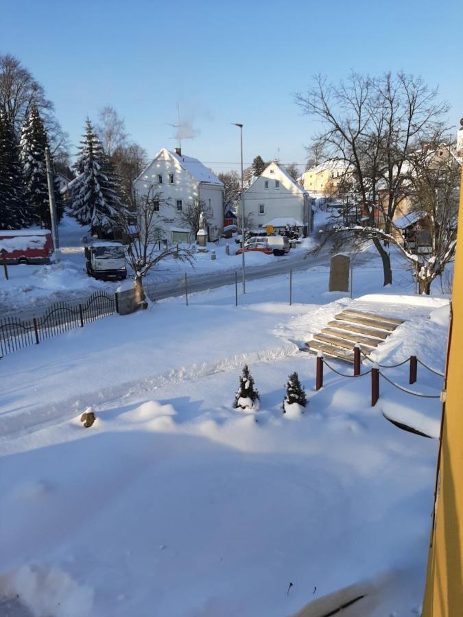 Apartmany-Zamecka Restaurace Jindrichovice Exteriör bild